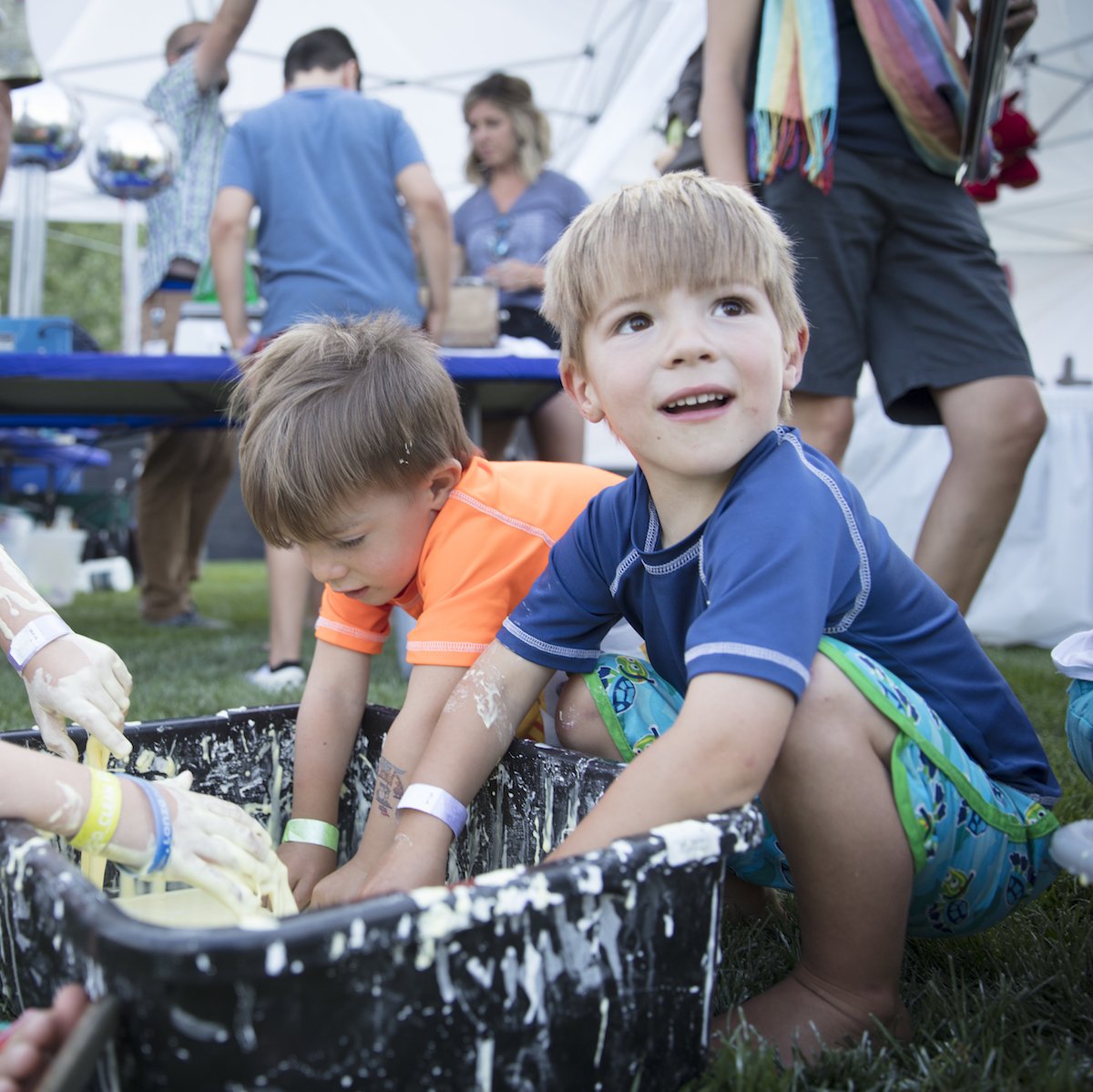 BalloonsBend's tweet photo. The 2019 RE/MAX Key Properties Balloons Over Bend Children's Festival was a BLAST! Thanks for coming out and supporting Saving Grace, everyone! (Photos by Brian Becker Photography). #balloonsoverbend #balloonblast #pacificsource #kidsrocktheraces https://t.co/INkxCLuAJO