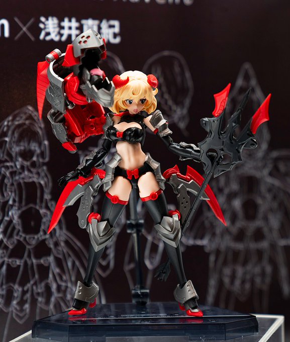 ダークアドヴェント第一弾ドラゴンドレス「ソフィア」も展示されておりました。 #wf2019s https://t.co/Q7oF7fO1hn 