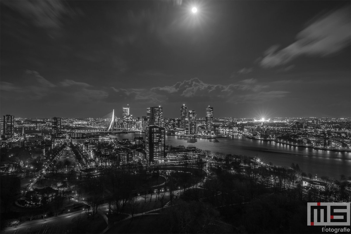 010bynight's tweet photo. Hangt deze #feyenoord #skyline foto op #canvas of #fotoprint volgende week bij jou aan de muur? Bestel tot 28 juli november via onze #webshop: https://t.co/hLnRL8116w met 10% #korting #print #art #fineart #shop #voetbal #matchday #stopfeyenoordcity #FEYsou #SaintsFC https://t.co/kT4PfLqY6d