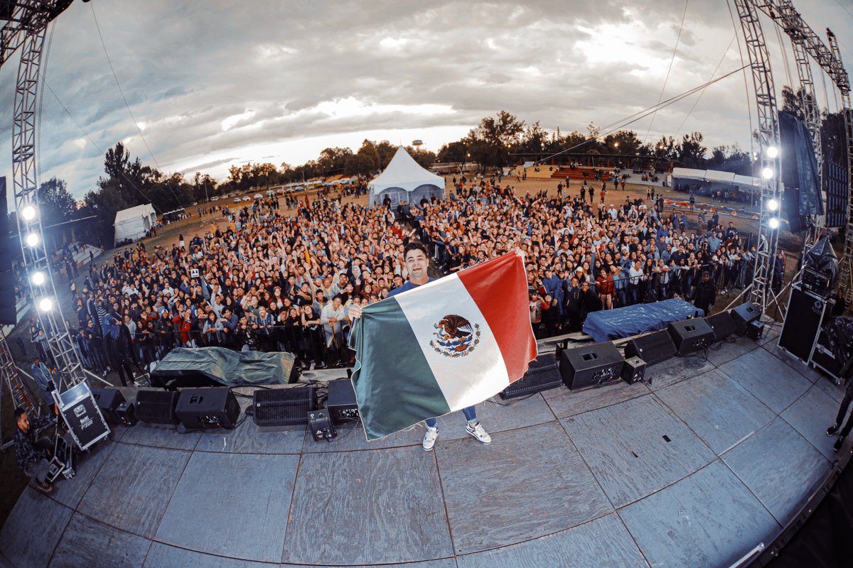 EMASOUND's tweet photo. México 🇲🇽, fue increíble compartir con todos ustedes espero venir muy pronto, los tacos 🌮🌮 son increíbles. https://t.co/BySIb4b4RA