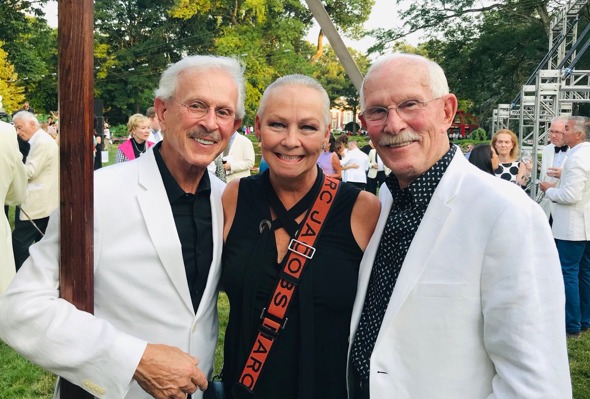 CandidCandace's tweet image. You just never know who you’re gonna meet at a #DriehausSummerParty! #TheSmothersBrothers #lovethem #omg #lakegeneva
