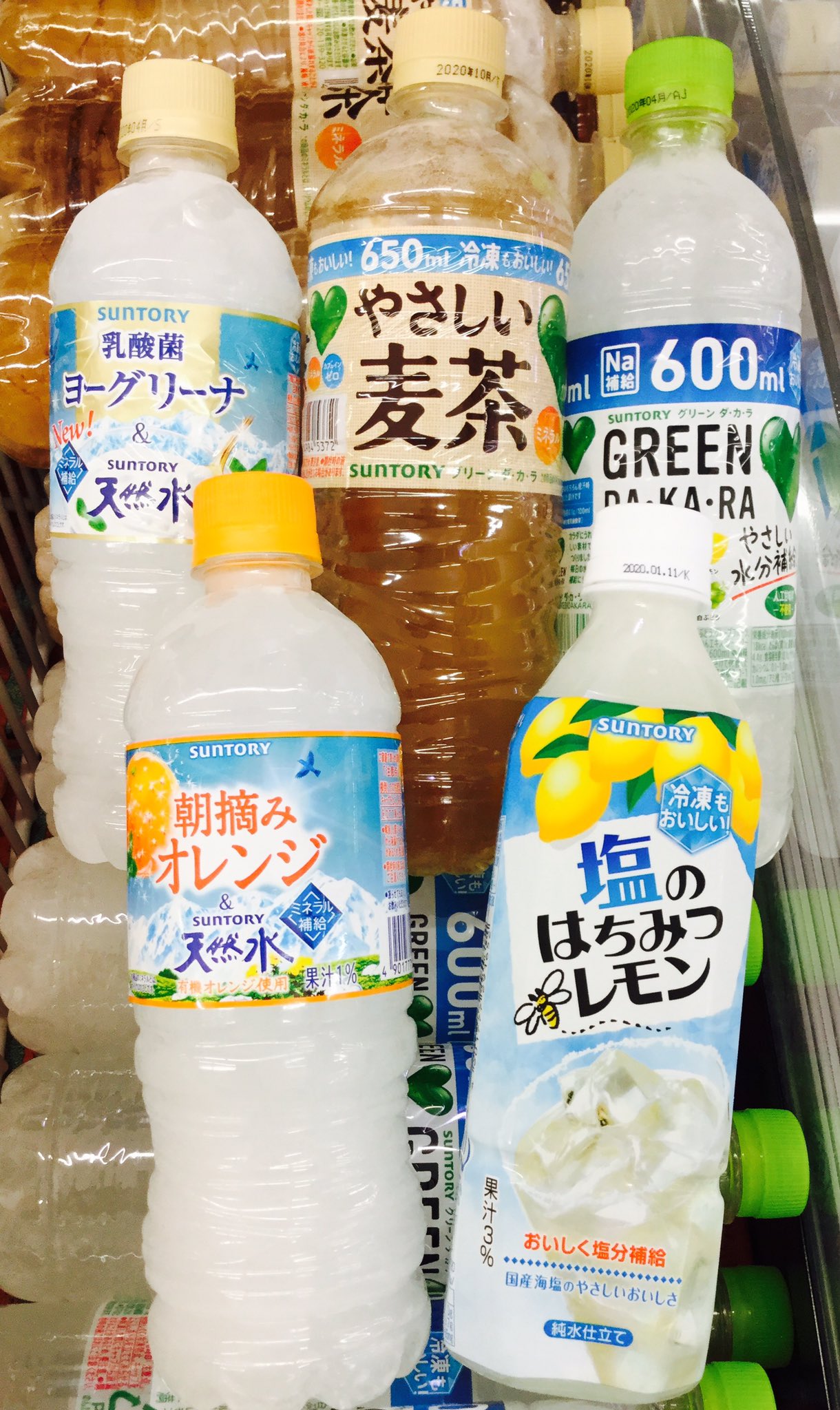 サミットストアテラスモール湘南店 冷凍ペットボトルはじめました テラモのサミット が カッチカチ に凍らせておきました お弁当の 保冷剤代わり にも使えるし 水筒の中身がなくなった時の補充用に 急な発熱時は アイスノン 代わりにも