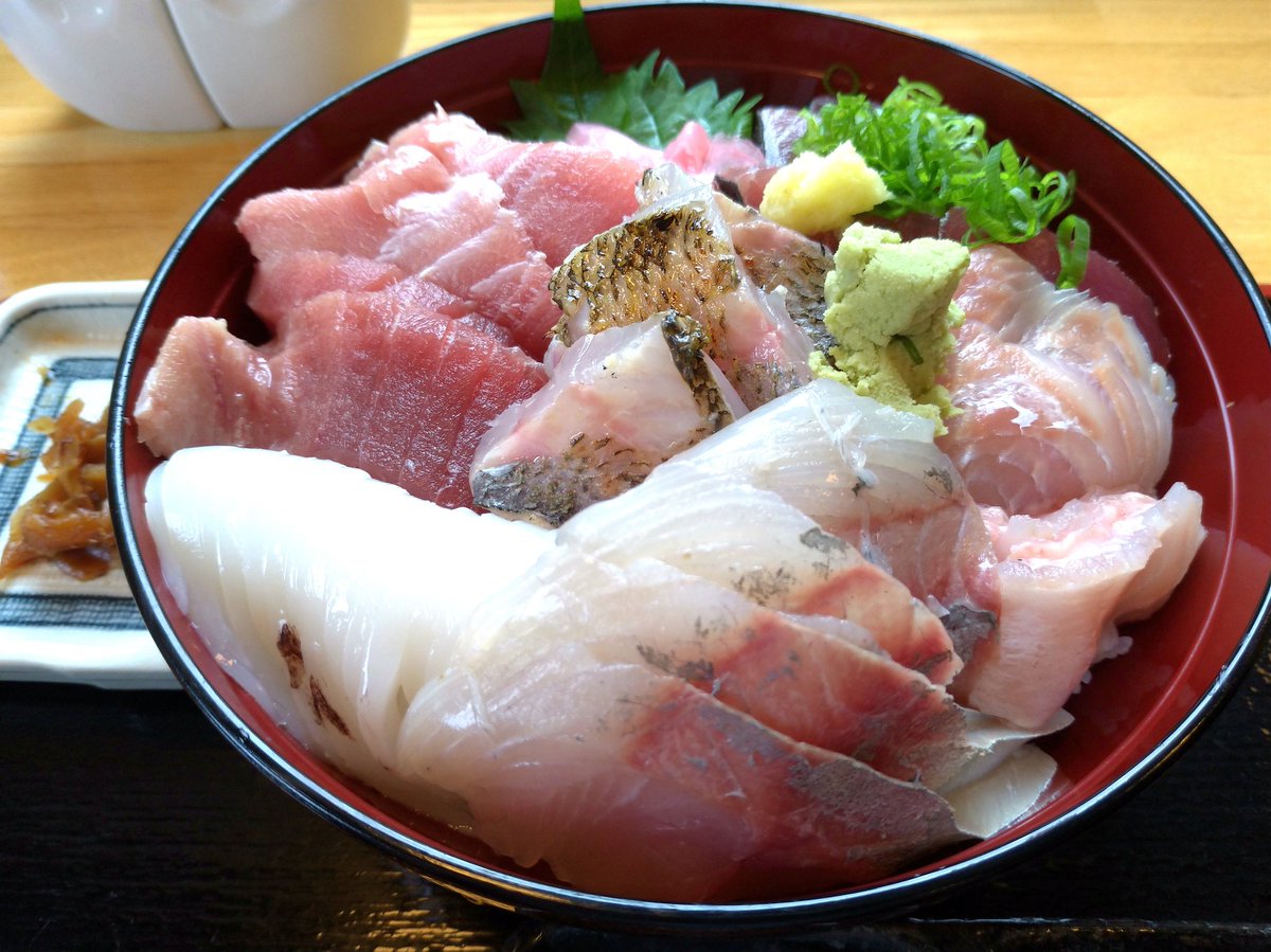 やんけい 熱海の民宿いなほ のランチ海鮮丼 プリップリシコシコのお刺身 海の近くじゃないと食べられないんだー うめぇたまらない やんけい 熱海の民宿いなほ のランチ海鮮丼 プリップリシコシコのお刺身 海の近くじゃないと食べられないんだー うめぇたまらない