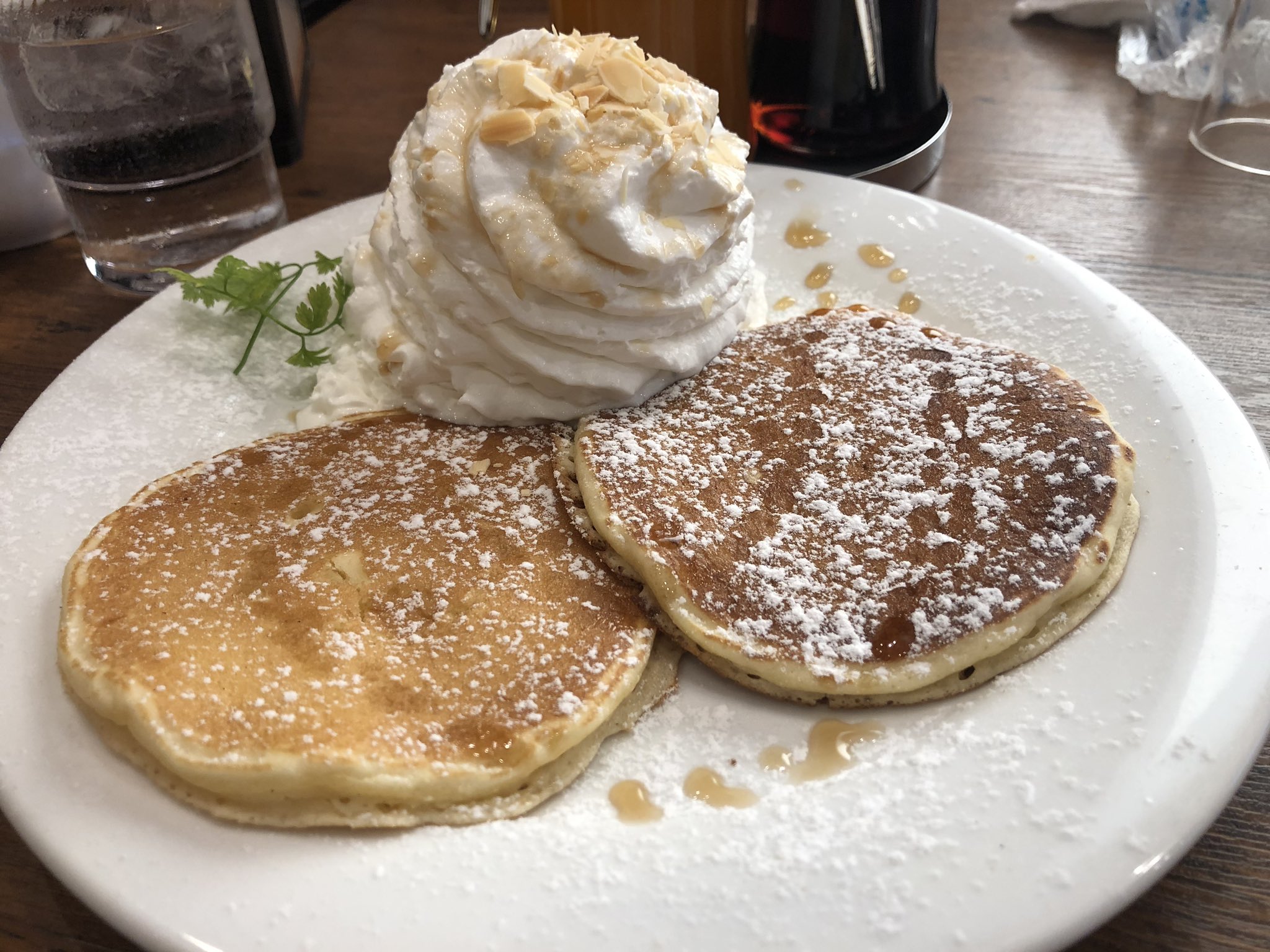 番犬 ジロー珈琲 草加店 おっさん3名でwww ホイップパンケーキ2枚 超さっぱりホイップで良かったわぁ 笑 スウィ活 T Co 96afg9wcay Twitter