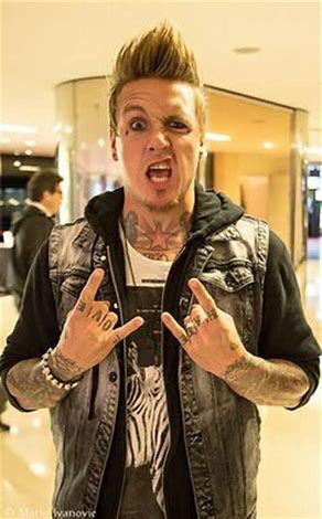 Happy 43rd Birthday To Jacoby Shaddix - Papa Roach and more 