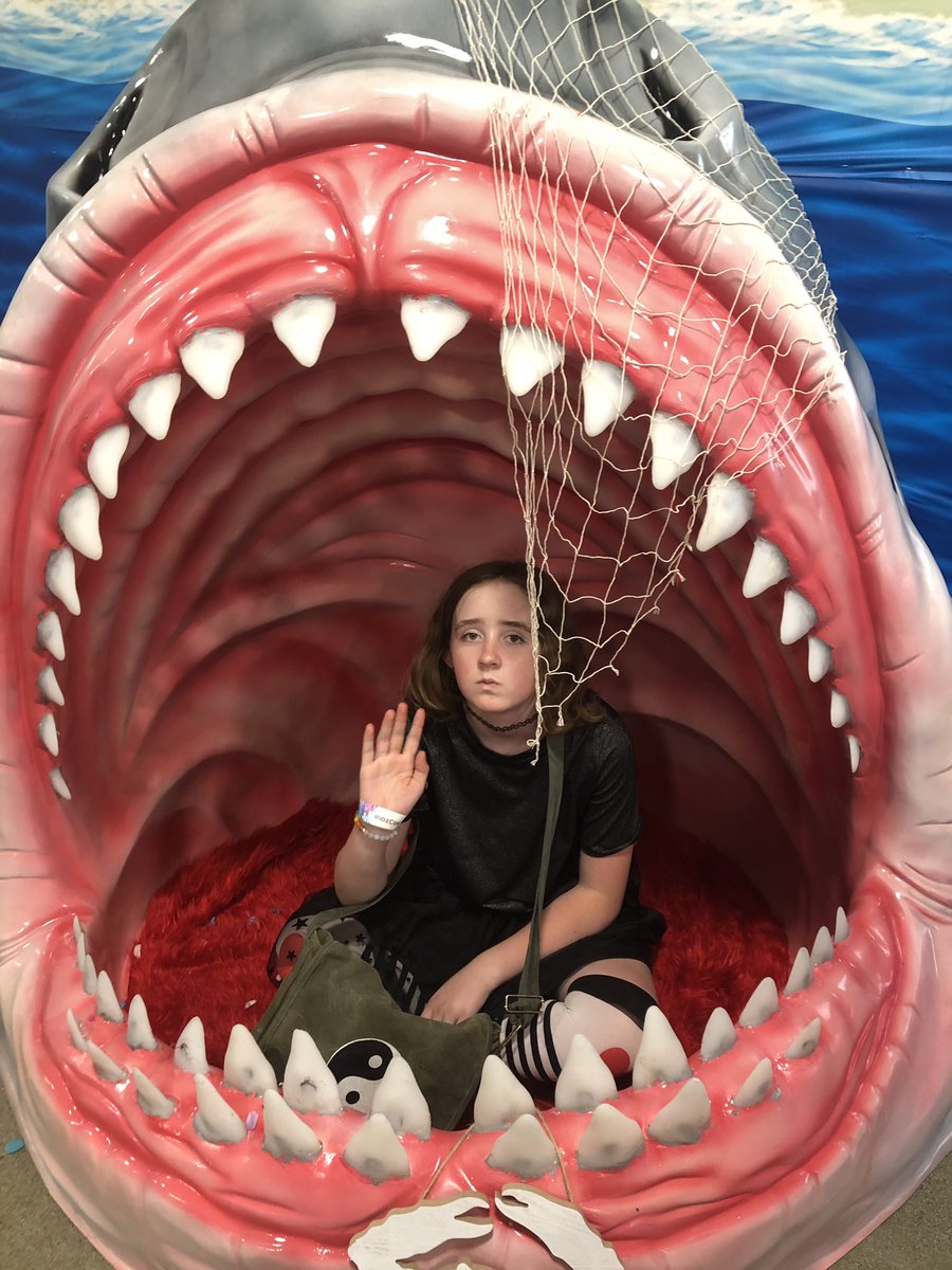MarionVanCuyck's tweet photo. A couple of #fun #pics from @kidzcon today! @realfunbox always has the #coolest stuff! π¦ #fun #kidzcon #realfunbox #shark #jaws π#marionvancuyck #talesofmarion https://t.co/c6YbSxQJYl