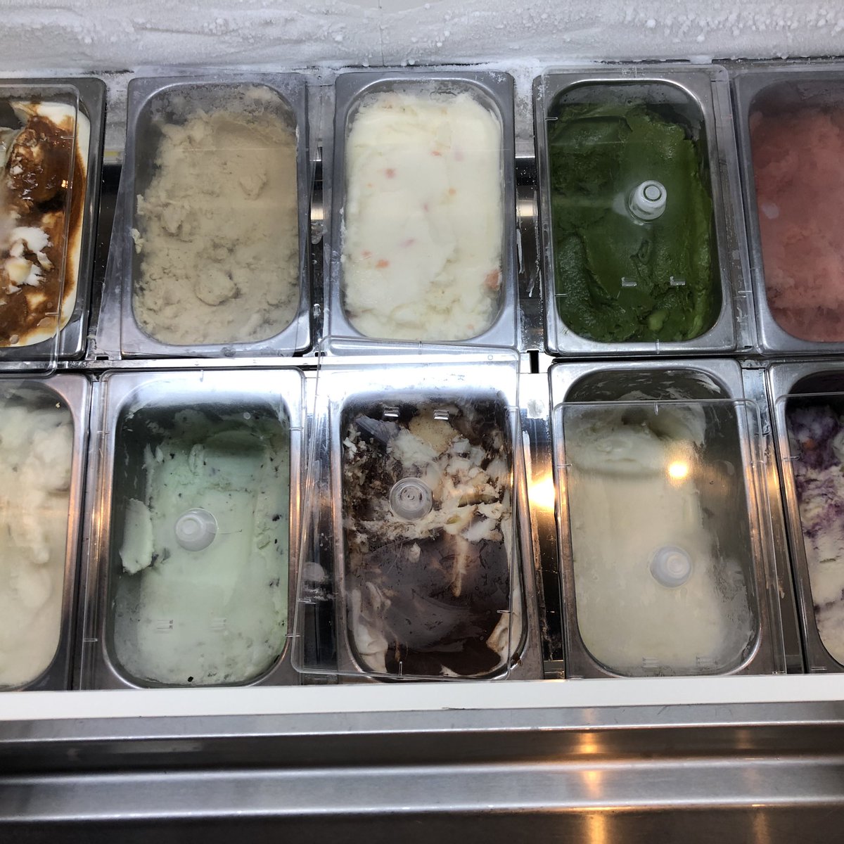 Yurika Uematsu ARMAGEDDON本日最終日です。
MUNOは真ん中の暗い通路を進んだ先の扉の中です。
併設のジェラート店はキャラメル、メロンみるく、スイカなどあります。どちらも18時までです。外は猛烈に暑いですがぜひ涼みにお越しください。