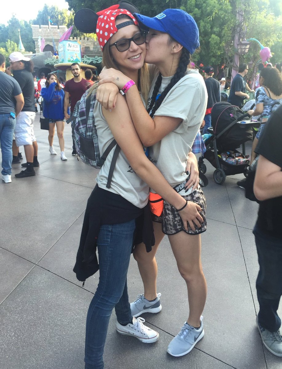 KidMadi's tweet photo. me in highschool thinking I was straight (': https://t.co/wNnDFm9gsl