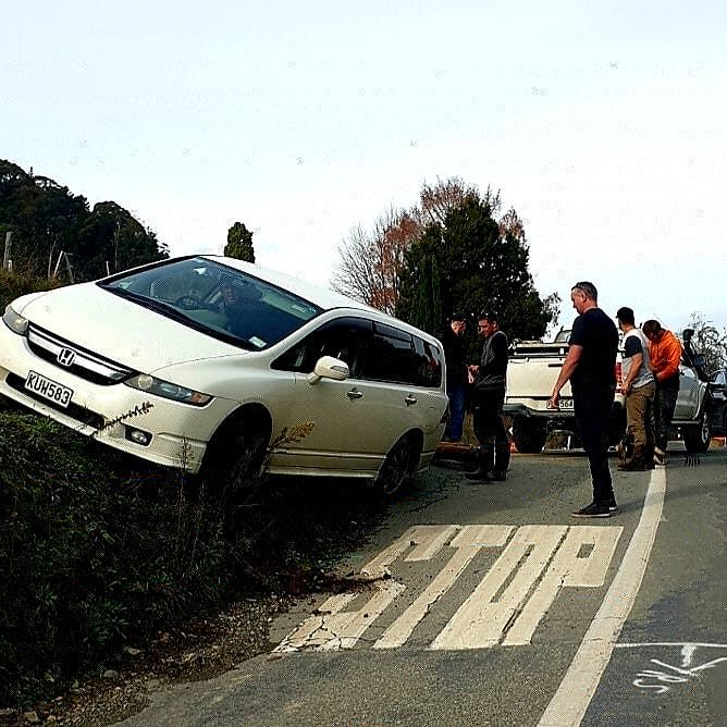 yolofarmernz's tweet image. #YOLOd861 didn't quite go as we had planned!! Thankfully everyone (including the people mover) were OK!! Thanks to the local muscle💪💪!! Next stop, reversing school!! #dadfail #offroading