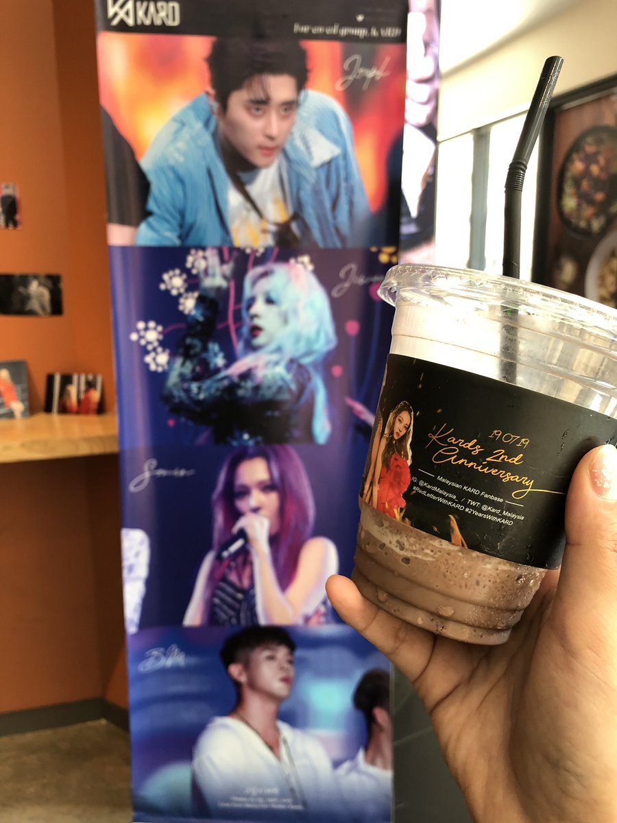 SoSoMinny's tweet photo. Last with the banner 🙊

Thank you so so much @Kard_Malaysia for this first KARD event in Malaysia! Malaysia Hiddens sure are lucky to have yall organising this 💕

#RedLetterWithKARD
#2YearsWithKARD
#KARD https://t.co/PU1vIt0I5S