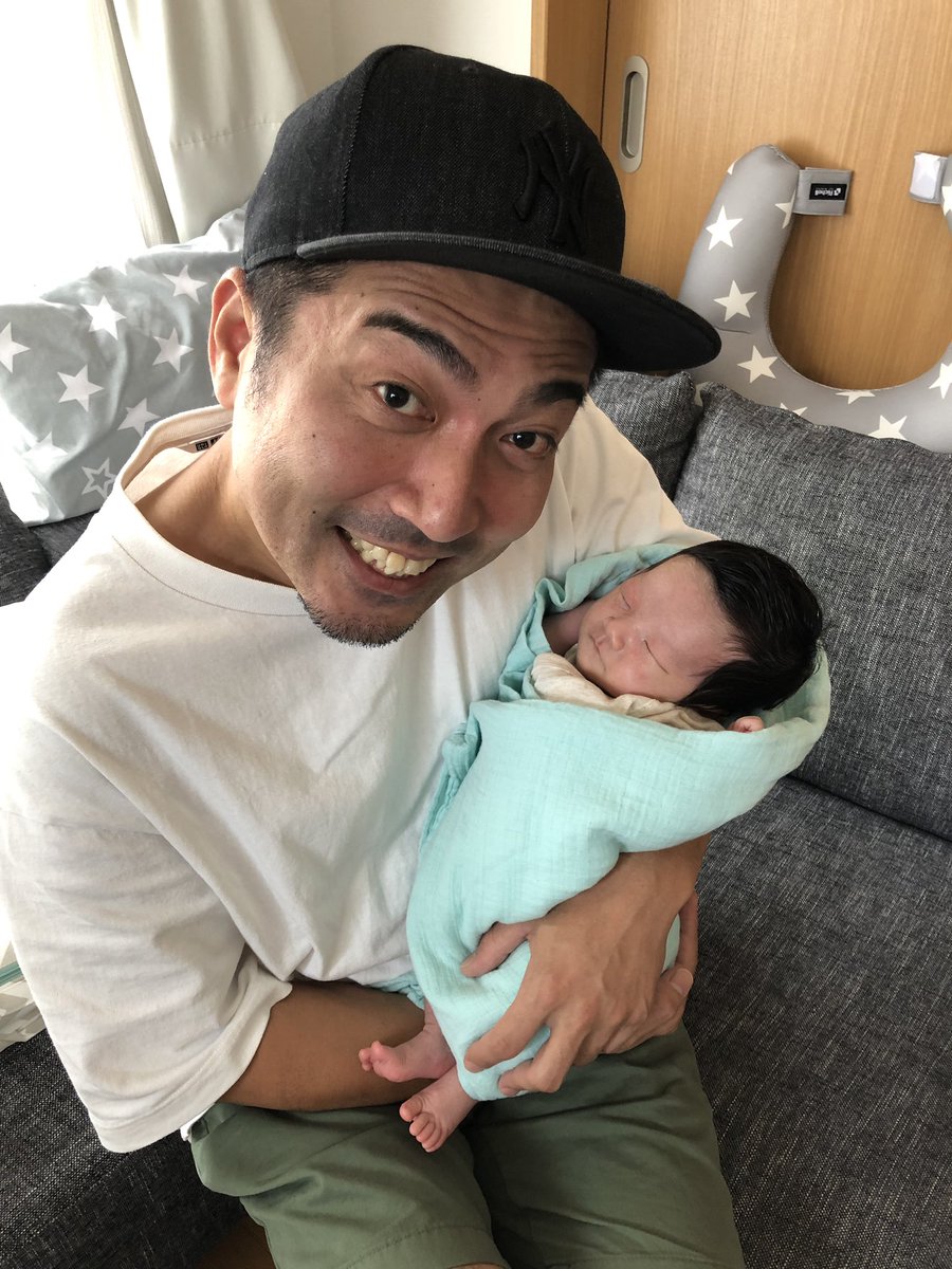 ラフ コントロール重岡 同期の5gapの久保田の赤ちゃんを見に行ってきました こいつがお父さんかぁ と思うと時代の流れを感じました 明るいいい家庭 久保田の様に髭の似合う大人になってほしいです 女の子ですが ラフ コントロール重岡 同期の5gapの久保田の赤ちゃんを見に行ってきました こいつがお父さんかぁ と思うと時代の流れを感じました 明るいいい家庭 久保田の様に髭の似合う大人になってほしいです 女の子ですが