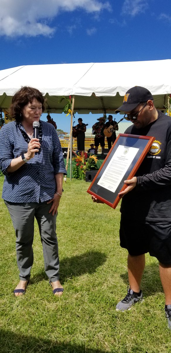 AnnMahi5's tweet photo. 🎉Celebrated 50 years of Nānākuli High &amp; Intermediate today!🎉 HI Board of Ed Chair Catherine Payne read a proclamation from @GovHawaii recognizing the achievements of @NHISGHAWK! Sen. Shimabukuro also gave her congratulations! #HI4PublicEd #808Educate #EōNānākuli @HIDOE808 https://t.co/dFZMjKB3kO