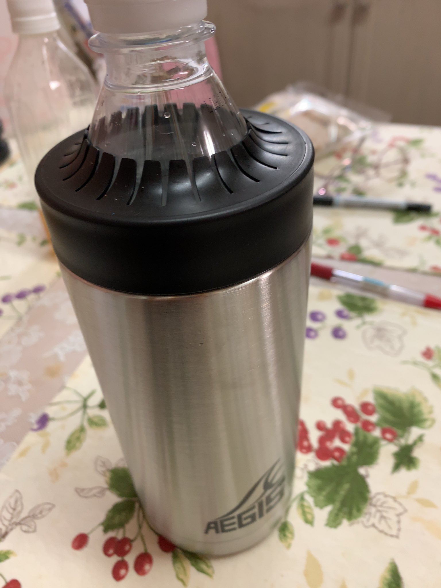 ホビクロウ ワークマンに売ってた 真空保冷ペットボトルホルダー 500mlのペットボトルがそのまま入る 真空断熱なので保冷力も期待できそうだぞ ホビクロウ ワークマンに売ってた 真空保冷ペットボトルホルダー 500mlのペットボトルがそのまま入る 真空断熱なので保冷力も期待できそうだぞ