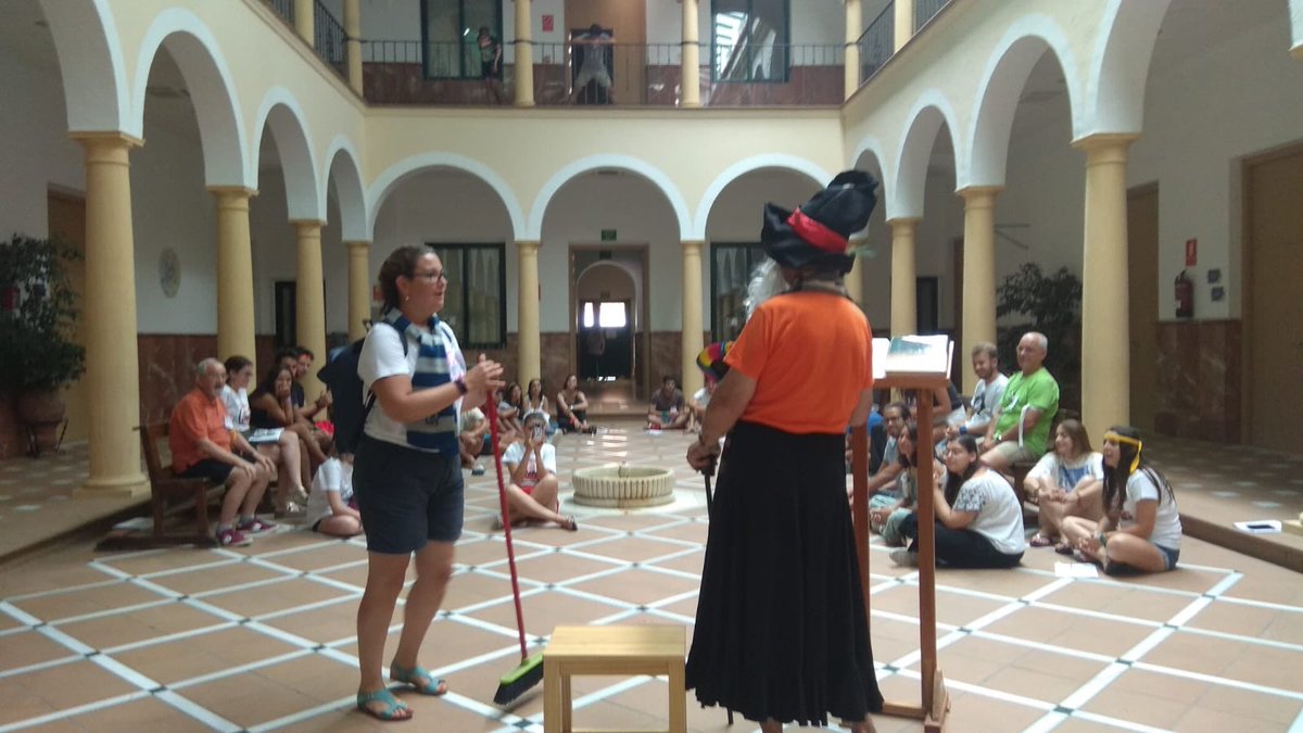 GVXMediterranea's tweet photo. #C2maimon Bienvenidos a la escuela "Tejiendo vida", su gran maestro y los súper héroes de cada casa reciben a los alumnos. #veranoGVX2019 https://t.co/0S2L5fmZPj
