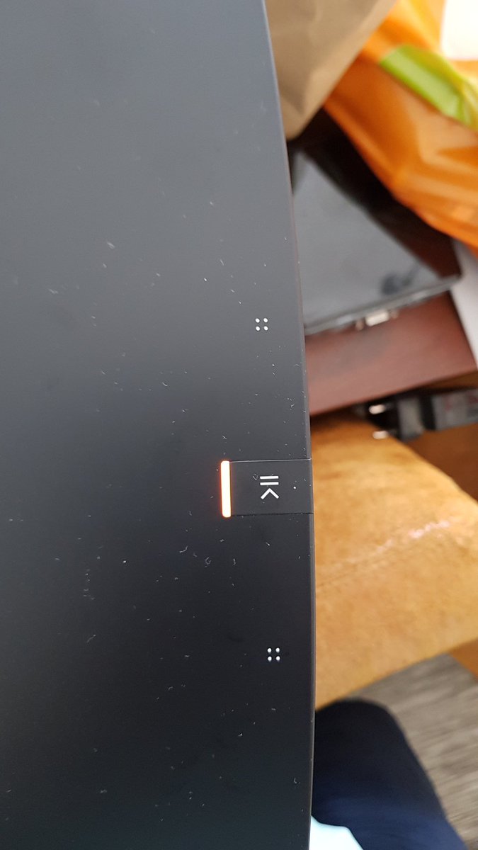 Speaker zit niet in het systeem. Eerst brande het lichtje wit ten teken dat die al geinstalleerd is. Maar hij is niet in de app terug te zien en nu brand het lampje oranje