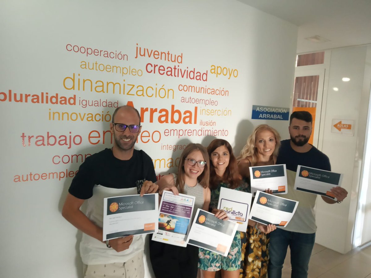 ArrabalAID's tweet photo. Compartimos #buenanoticia de esta semana! Aquí las primeras personas que consiguen sus #CertificacionesDigitales @MicrosoftES @Office a través del programa #BecaMOS #RedConecta @fundacionesplai. Favoreciendo la empleabilidad mediante la acreditación de conocimientos digitales! https://t.co/FPthZ62nIm