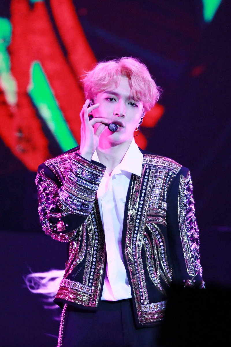 XbackINA's tweet photo. [HQ] 190714 #LayZhang (@layzhang) - Grand Line : The 1st Concert in Chongqing. [ Cr : Yixingsluna] #LayGrandLine_CQ #GrandLineThe1stConcert https://t.co/ShFE2B0TMS