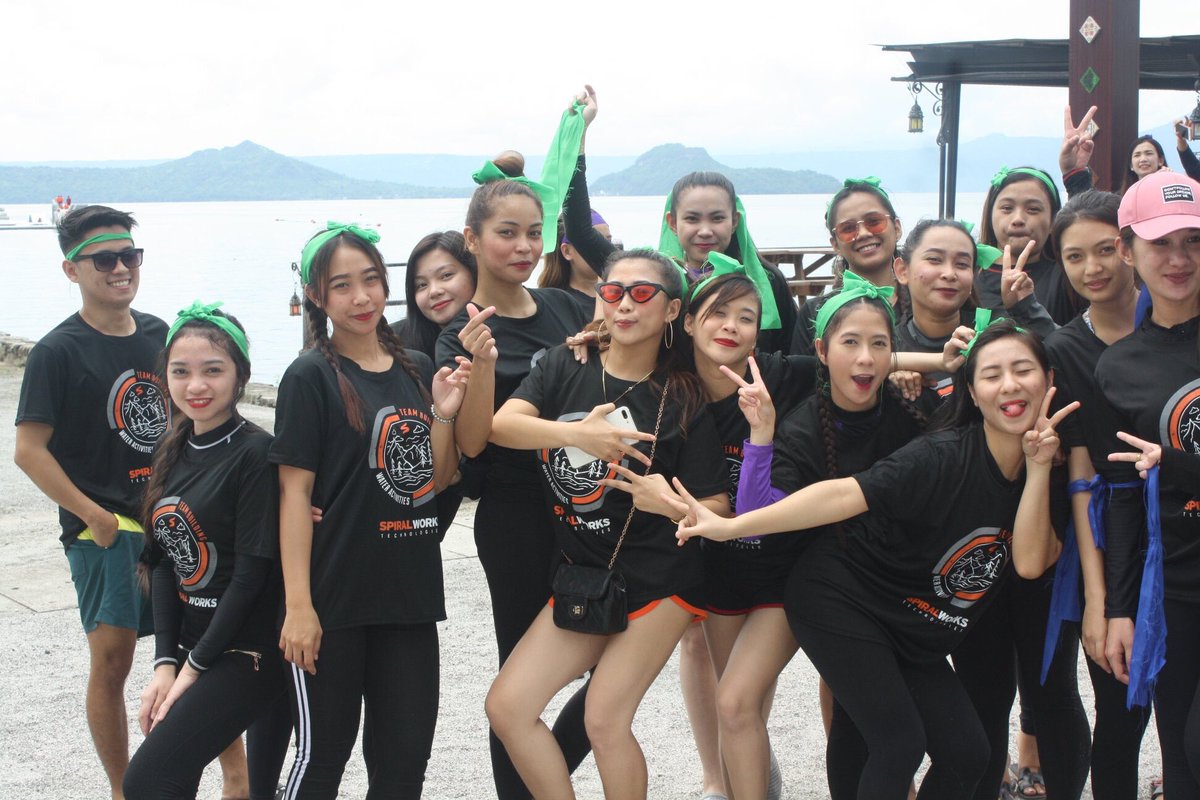 _WhyrenArmada's tweet photo. they voted me as the leader of the green team, and we won the first place bc ur girl is competitive asf💁🏻♀️😂🎉 #bestteambuildingever https://t.co/jXWYqtb7PH