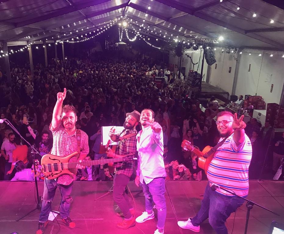 ivan_vaf's tweet photo. Fieston ayer en #sama
#warwickbass #warwick #warwickinfinity #v #bassmusic #bassline #bassman #basssolo #bassplayers #bassplayers #bassguitar #bassmaster #basspod #bassist #bassworld #bassplayer #bass #guitarraflamenca #guitar #percusion #voice #conArte #rumba #flamenco #gipsy https://t.co/GLkzlH0JaL