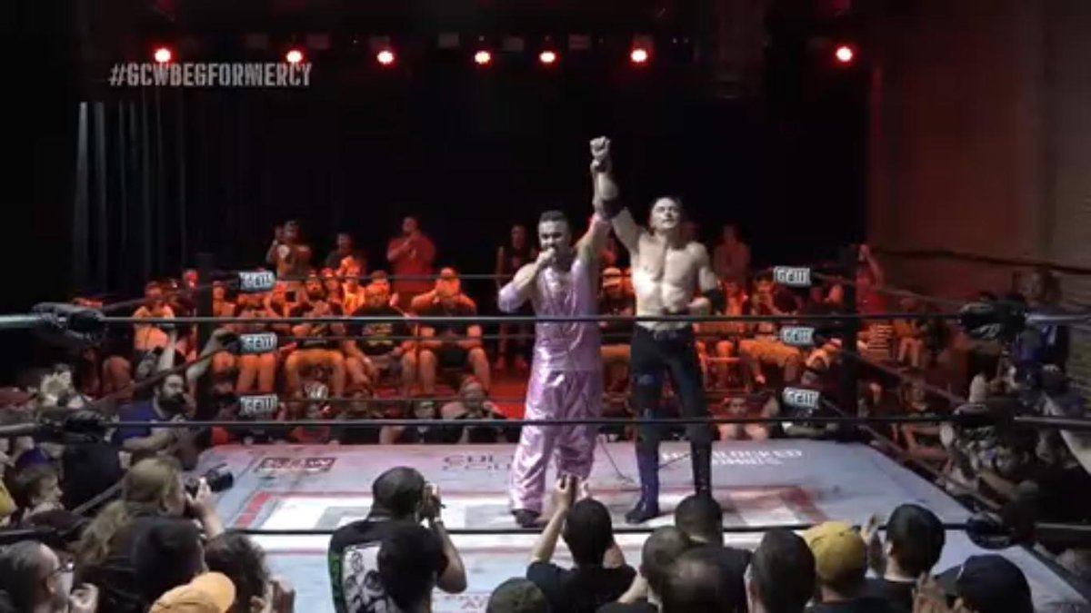 ManUpAlex's tweet photo. Tremendo momento protagonizado por Teddy Hart en #GCWBegForMercy, poniendo over a Alex Zayne, al cuál considera "el futuro del pro wrestling independiente". https://t.co/wMIjc7iYkN