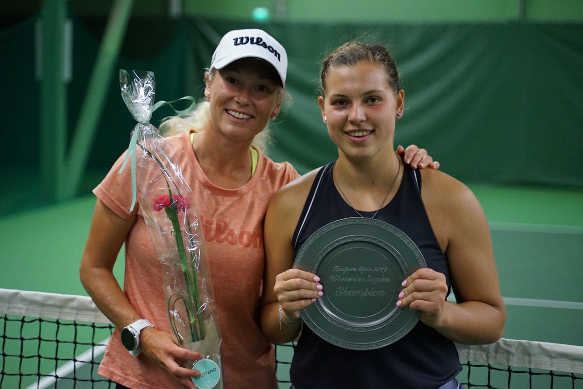 tennisfi's tweet photo. Tyytyväinen valmentaja ja suojatti 🏆 #tennisfi https://t.co/Ycm12lXyve