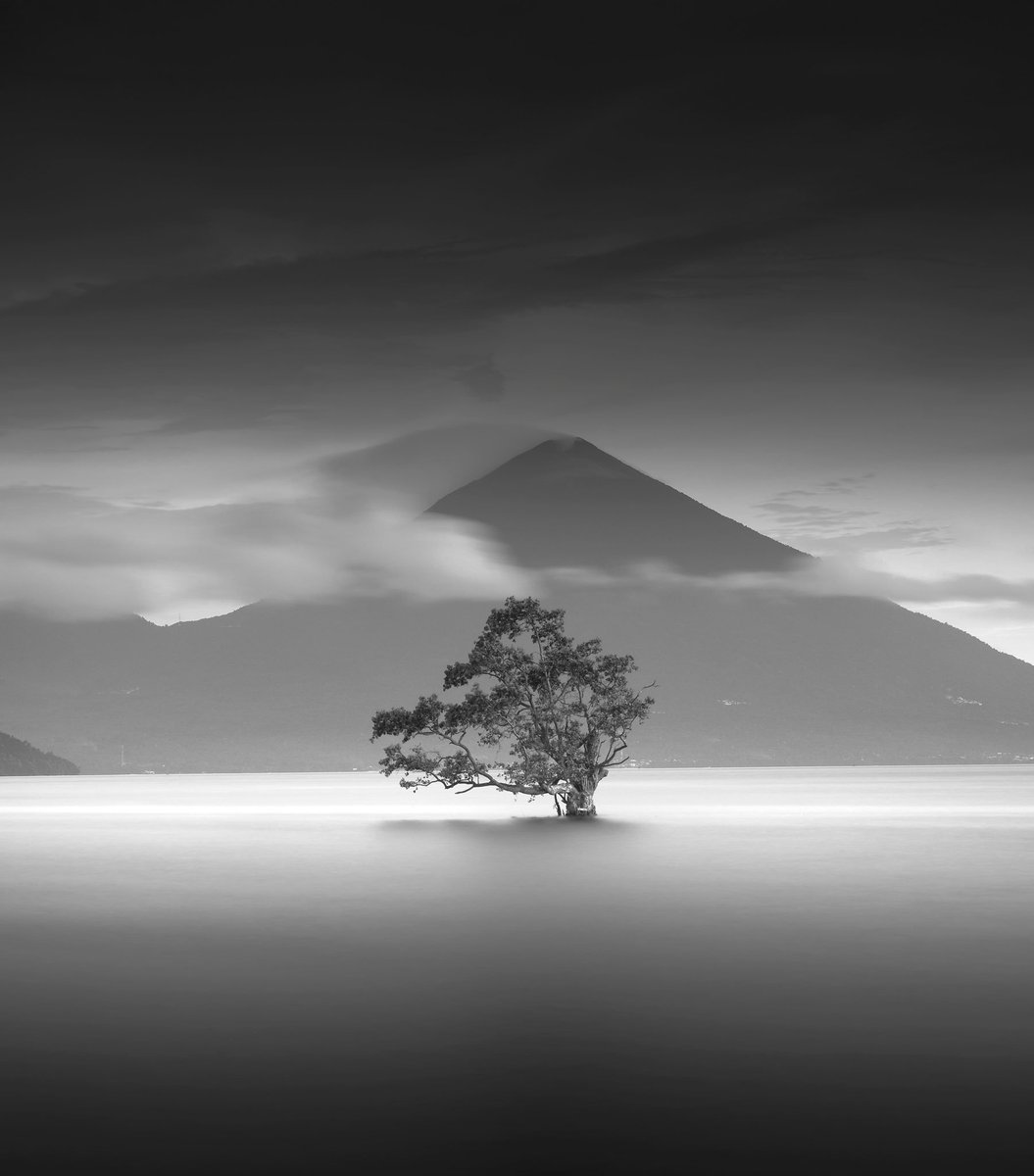 LuvienzParis's tweet photo. To contemplate is to look at shadows - Victor Hugo
#luvienz #luxury #lifestyle #art #contemplation #atacama https://t.co/AJfMbWSj2v