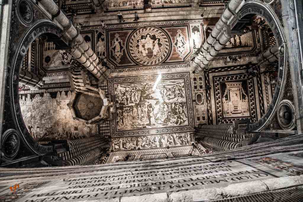 SIENANEWS's tweet image. Un’occasione unica non soltanto per i visitatori che non lo hanno mai visto prima ma anche per i senesi che ogni volta apprezzano la maestosa bellezza di un’opera che il Vasari definì." il più bello…, grande e magnifico… che mai… sienanews.it/in-evidenza/il…