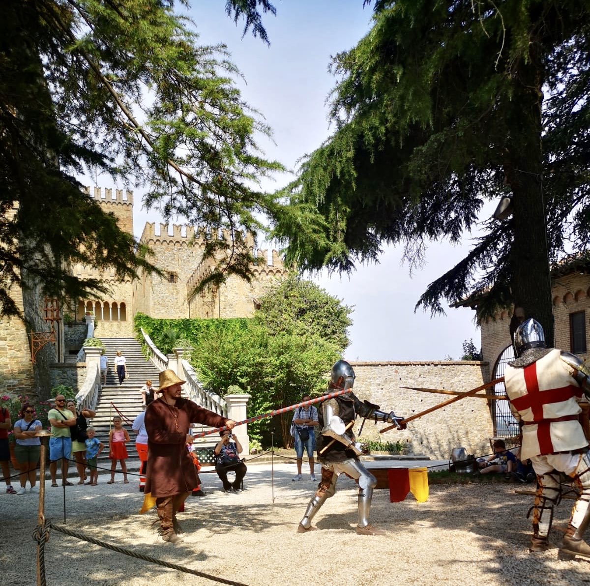 CastelloTabiano's tweet photo. Grande successo per la prima edizione della festa medievale @tabianocastello nonostante la pioggia. Un grande grazie a tutti i nostri graditi ospiti, specie ai tanti bambini ! #cavalieri #duelli #falconieri @CastelliDucato @turismoER @iat_parma https://t.co/5mn17FQnMx