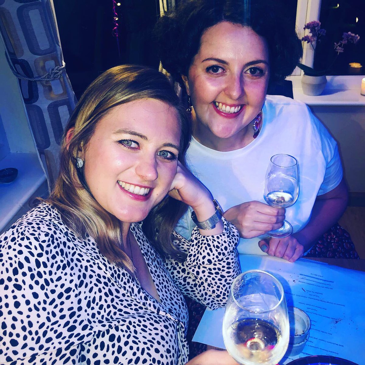 What a wonderful night last night with a private tasting celebrating the birthdays of mum and daughter Sandra and Katy. Thanks so much for having me into your home and making me so welcome. It was a pleasure to meet you all #winetastingcheshire #winetastingmanchester