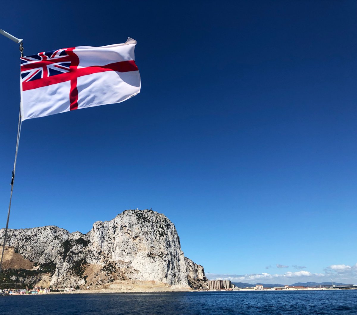@HMS_Echo @HMS_Forth @RoyalNavy ... there’s only one thing better than a crisp White Ensign flying alongside in Gibraltar... and that’s one flying at sea! #BlackCat #onpatroleveryday