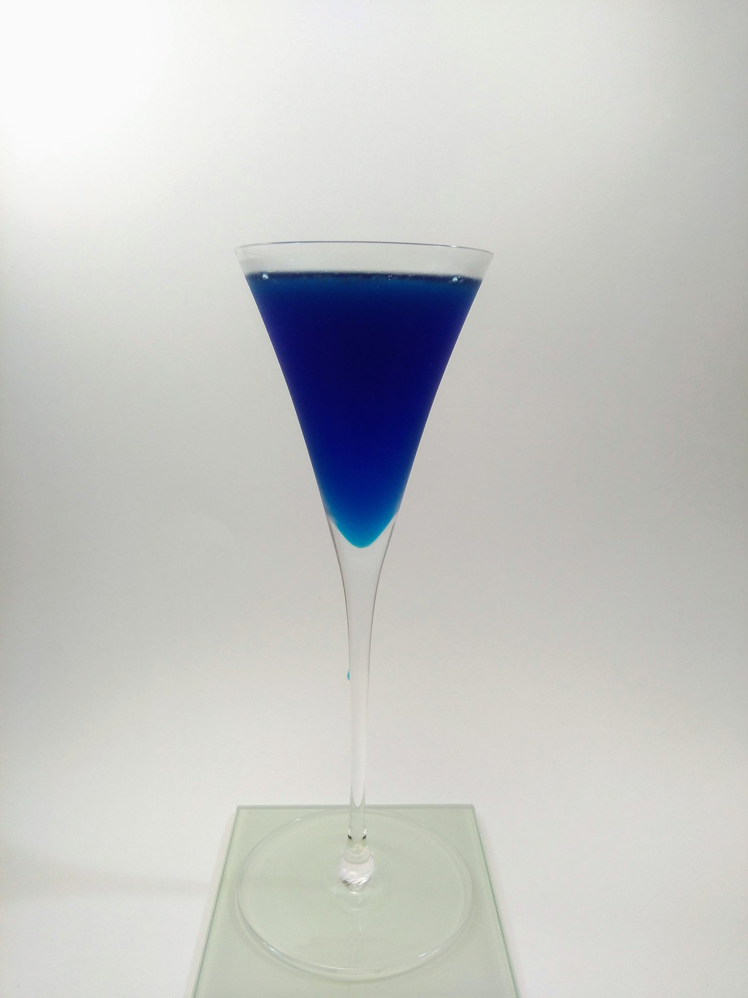 マーモ Auf Twitter ムーンシャイン ウオッカ30ml ブルーキュラソーml ライムジュース10ml グレナデンシロップ1tsp ホワイトペパーミントリキュール1dash シェーク 月光という名前のカクテル 密造酒のスラングでもあるみたい キュラソーの甘苦さと マーモ Auf Twitter ムーンシャイン ウオッカ30ml ブルーキュラソーml ライムジュース10ml グレナデンシロップ1tsp ホワイトペパーミントリキュール1dash シェーク 月光という名前のカクテル 密造酒のスラングでもあるみたい キュラソーの甘苦さと