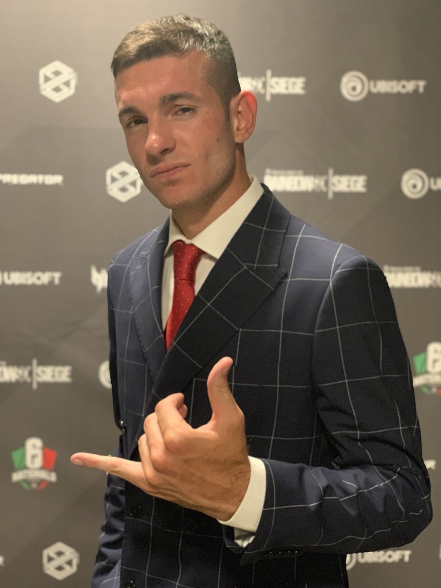 JustRyuk_'s tweet photo. Finale archiviata. GG @mkersofficial e @Nlesportitaly per la finale comunque emozionante che ci avete regalato. Grazie a tutti coloro che sono passati anche per un saluto al Teatro Olimpico di Roma. Ci vediamo al prossimo split! #PGNats #PGFinals #eSports #UbisoftItalia #Roma https://t.co/einMqafKBL