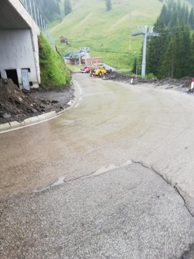 VenetoStrade's tweet photo. SR 48 “delle Dolomiti” riaperta al traffico. Dopo la chiusura per #maltempo la strada è percorribile anche nel tratto di Passo Pordoi @TgrVeneto @CorriereAlpi @Gazzettino https://t.co/vW1oWkTIM3
