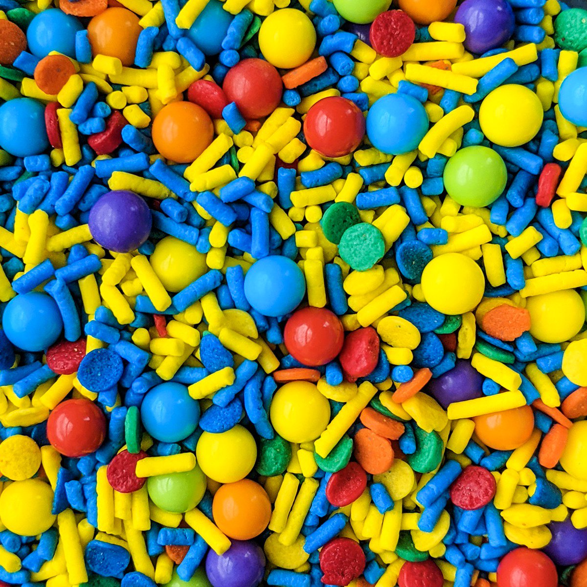 CKProducts's tweet photo. We're just having so much fun by showing you our new Celebakes® sprinkle mixes that we wanted to show you a close up of our Celebration sprinkle mix 🎉 All three mixes are coming soon, keep an eye out on our website for them! 🧐 #celebakes https://t.co/KbttITNlgy
