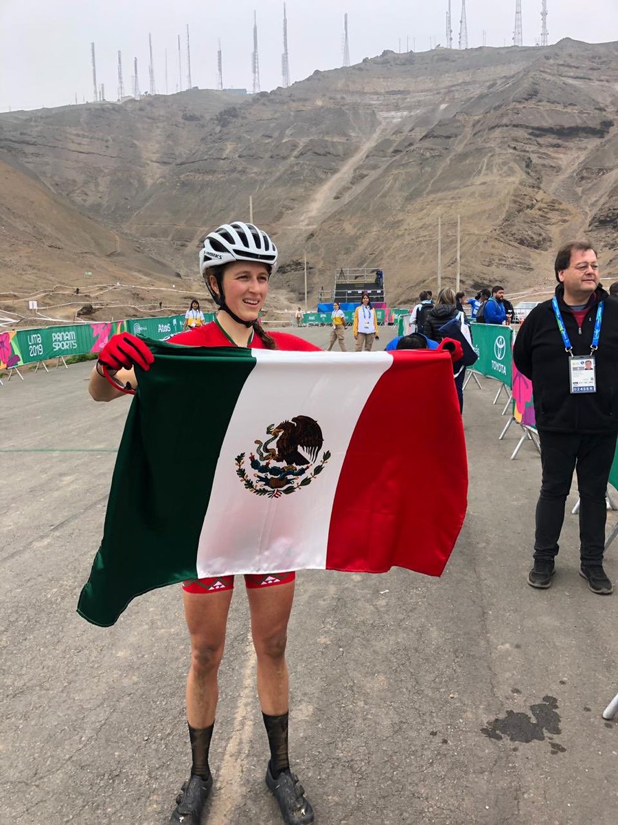 TudeporteHgo's tweet photo. Momento de la llegada de la ciclista Hidalguense Daniela Campuzano obteniendo medalla de oro en Juegos Panamericanos Lima 2019 https://t.co/HeNdaW89CB