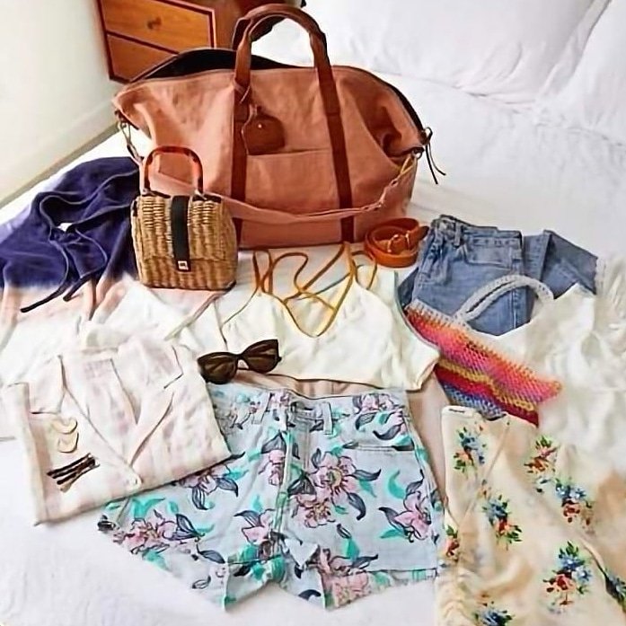 BTeelie's tweet image. In case packing for the long weekend fell off your to-do list.

Shop (aff) Here: bit.ly/2wiBxN7
🌞🌞🌞🌞🌞🌞 Shop our ultimate packing list 🏝️ *PS* 
#teelieturner #teelieblog  #trendylook #fashionable #fashiontrends #fashiontrends2019 #style #styleblogger