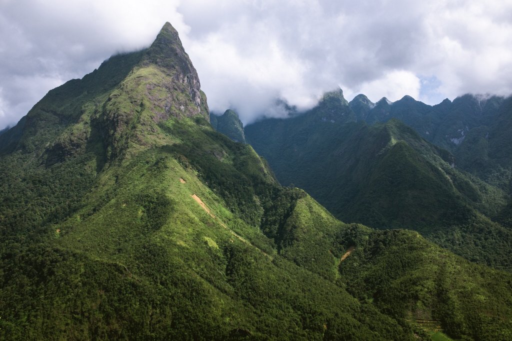 Scaling Sapa’s Slopes felloutofthenest.com/2019/07/28/sca…