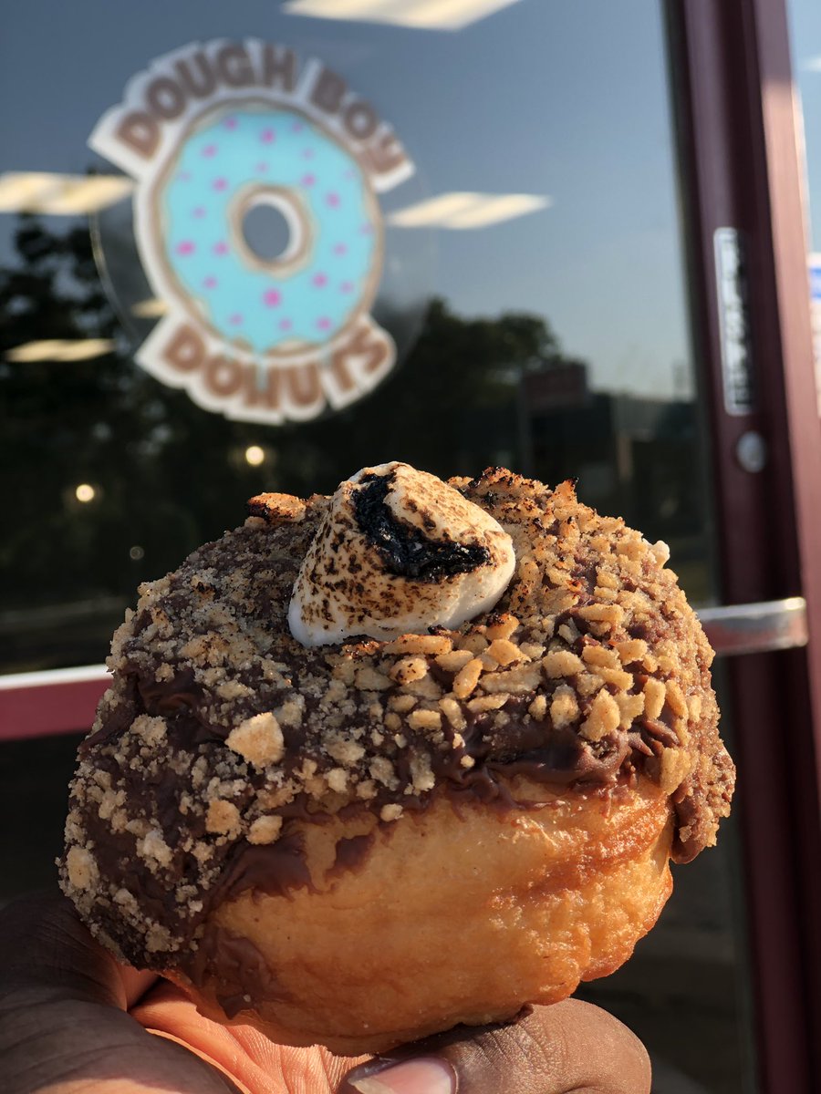 It’s Sunday....S’mores-day? Yeah? No? Maybe? Anywho...we’re open until noon today!

#doughboydonuts #donuts #doughnuts #donutfoodtruck #foodtruck #campbowie #onthebricks #donutporn #foodporn #foodie #fortworthtx #fortworth #🍩