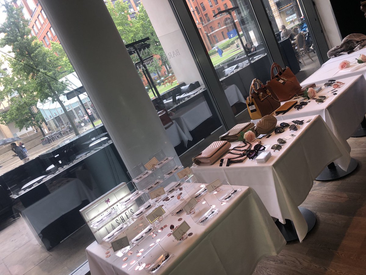 Phenomenal Queens tweet media