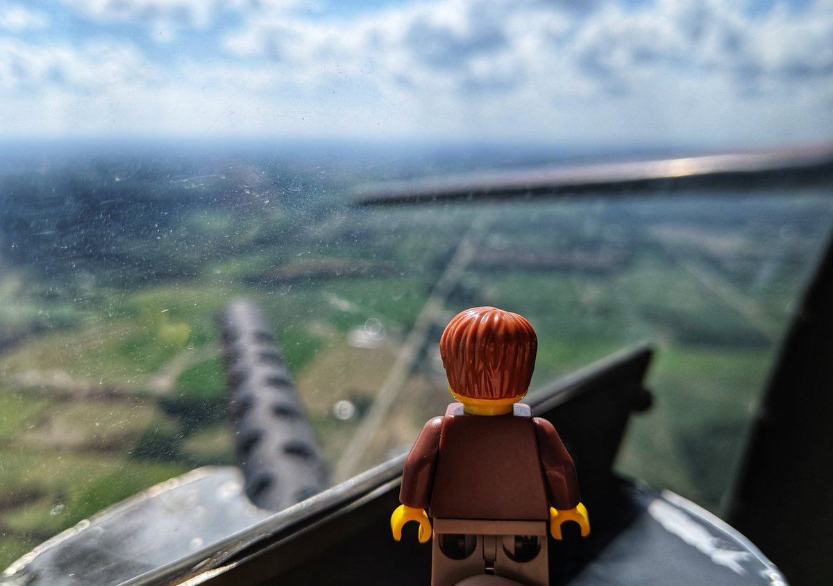 Chaps, at @eaa @fordairventure #OSH19, heading a spin in their B-17. Nice kite. Do you think @Seb_Lanc99 and @Twigs95 will be jealous? @Godderstwit @DougMajor222 @Jbeardmore @PilotEpisodePod