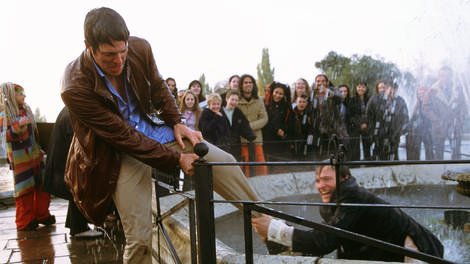 colin firth grabbing hugh grant's legs