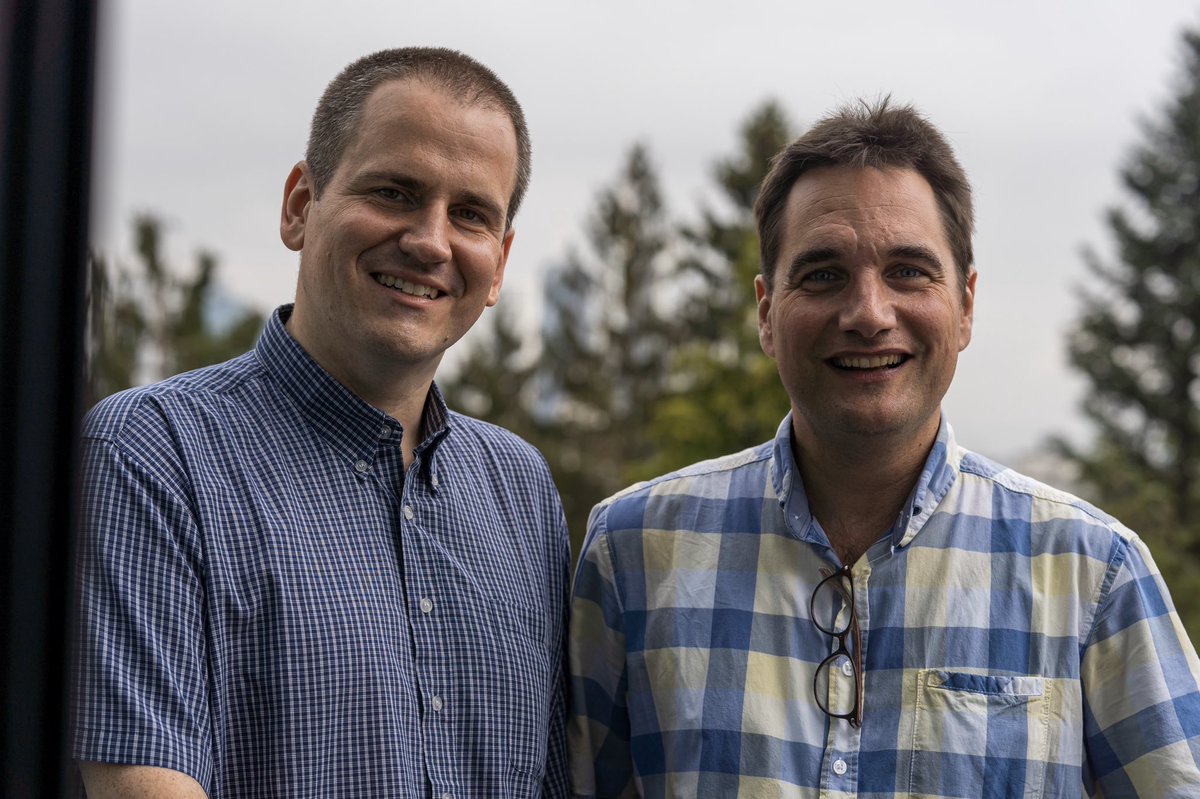 RafaelZeier's tweet image. Wenn schon mal alle zur selben Zeit am selben Ort sind, gleich die Gelegenheit für das erste @KfzPodcast Band-Foto genutzt. Und für den @ApfelfunkCom gibts auch noch eins. #ApfelfunkFRA