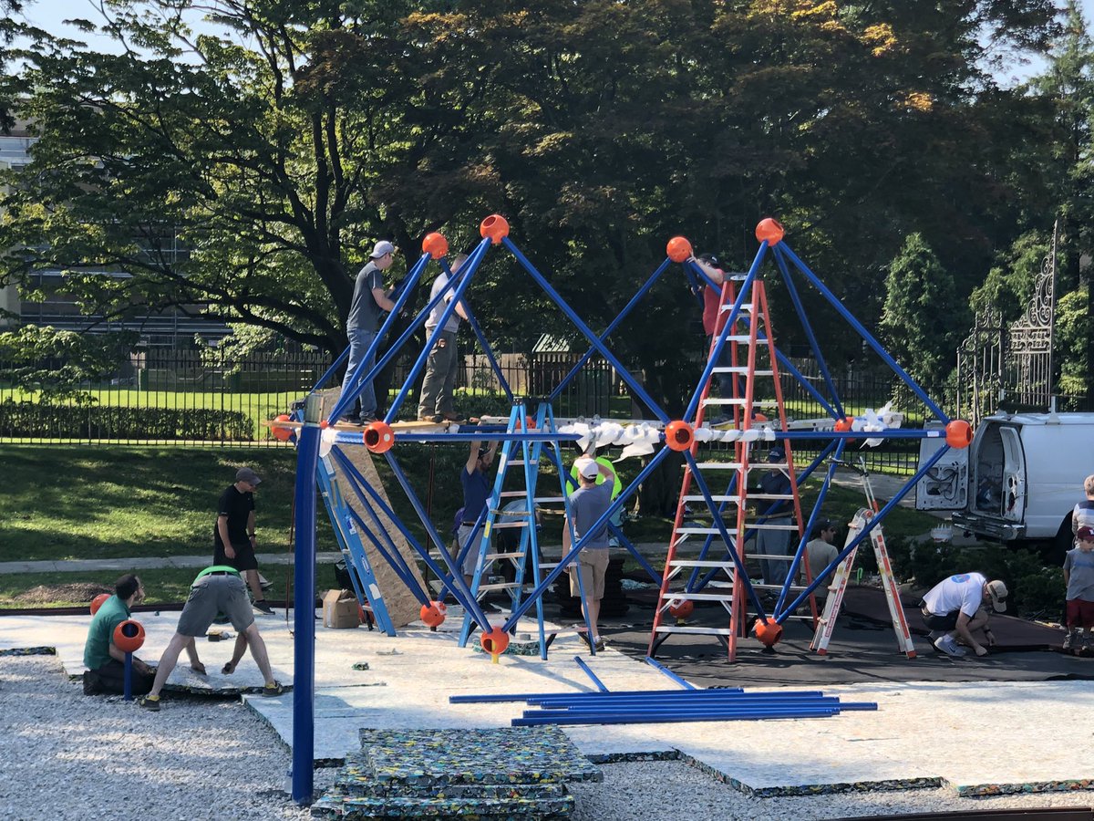 YeshivaLab's tweet image. Giant climbing web coming into being thanks to parents, students, faculty and friends all volunteering for our playground Community Build