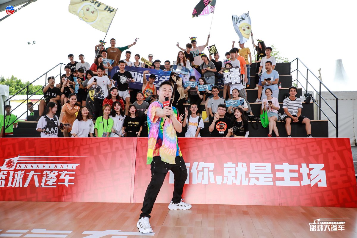 teambushuai's tweet photo. Another blessed event!
#TeamBushuai enjoyed today cheering duizhang @iammcjin on for the Shenzhen Basketball Caravan event! Our duizhang says he is a big boy with basketball dreams too! 🏀🏀🏀 https://t.co/skhJ21SttG