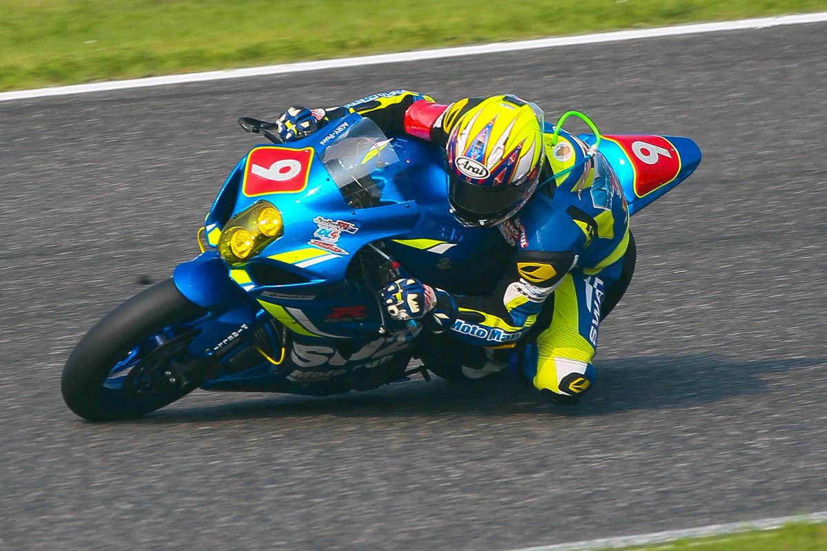 team_SWAT9's tweet photo. 鈴鹿8時間耐久ロードレースが終了いたしました。
結果は総合27位！
SSTクラス4位！
表彰台には届きませんでしたが、予選でのタイムはスズキGSX-RのSSTバイクの速さを更に引き出せた結果となりました…！
たくさんのご声援ありがとうございました！！
by 広報リカ
Photo📸by ITO https://t.co/Cbaqm3ya3k