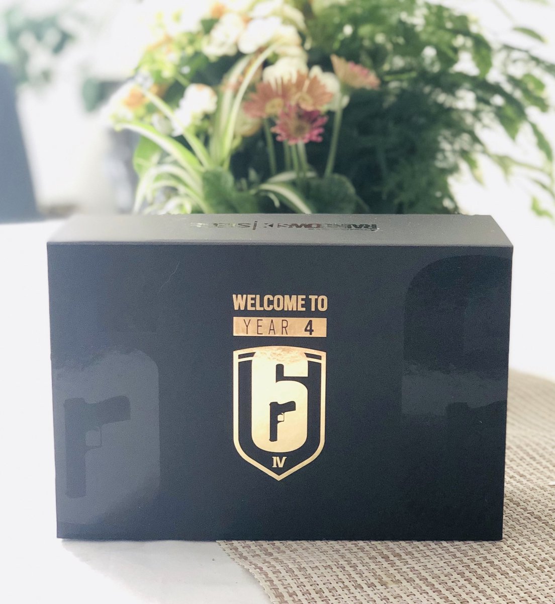 Et parce qu’on est dans l’abus 🎁 encore un concours bien sympa avec une Box <a href="/Rainbow6FR/">Rainbow Six Siege X FR</a> PS4 Année 4 à gagner (Contient des goodies de qualité supérieur👨🏻) 

- Tu as juste à #RT
- Tu Follow <a href="/Rainbow6FR/">Rainbow Six Siege X FR</a> 

Tirage Samedi 3 Aout 🔥