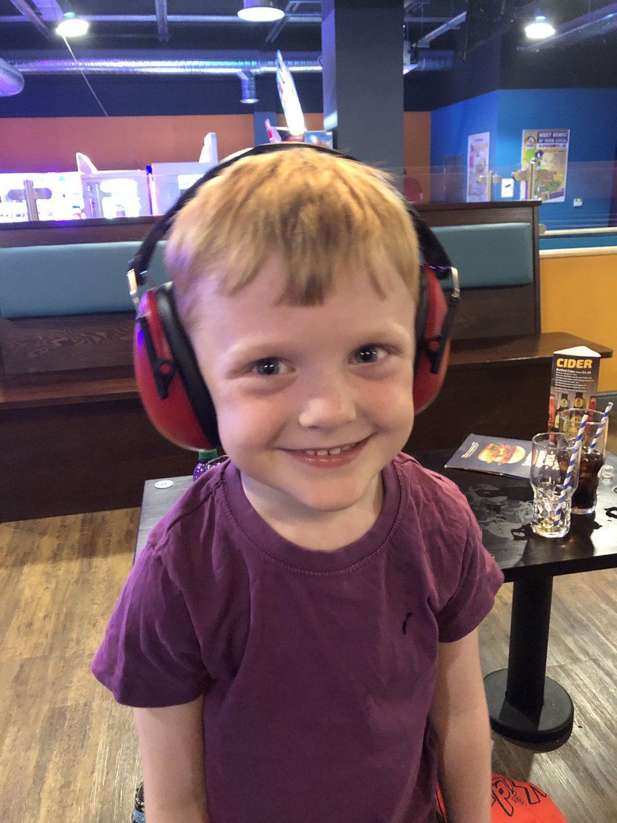 BesterReeve's tweet photo. Having a child that struggles with everyday situations is so tough. Sensory overload is a major issue! These @edzkidz ear defenders made a massive difference and meant he could enjoy bowling with his friends ❤️❤️ https://t.co/6BabEI2uCZ