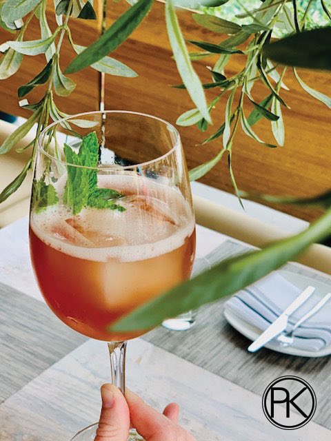 See the weekend through rose colored glasses.. rosé spritzer glasses 🥂 #weekendbrunch #champagnebrunch #roséallday #boughiebrunching #noblevines #beachhouse #summersandiego #foodandwine