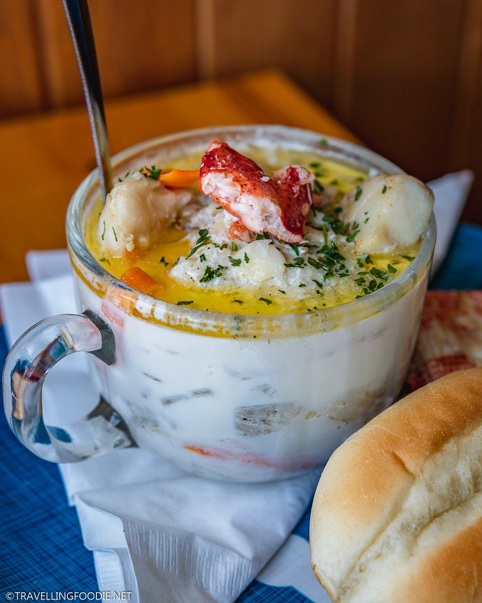 TravellinFoodie's tweet photo. When you @visitnovascotia, you'll be on a roll with seafood. 😋🦞 Visited the popular waterfront restaurant in Digby, The Crow's Nest. Did you know? They are soon to be featured on @FoodNetworkCA's Big Food Bucket List with @JohnCatucci. 😱 #VisitNovaScotia #Foodie https://t.co/nNVWFa9DNw