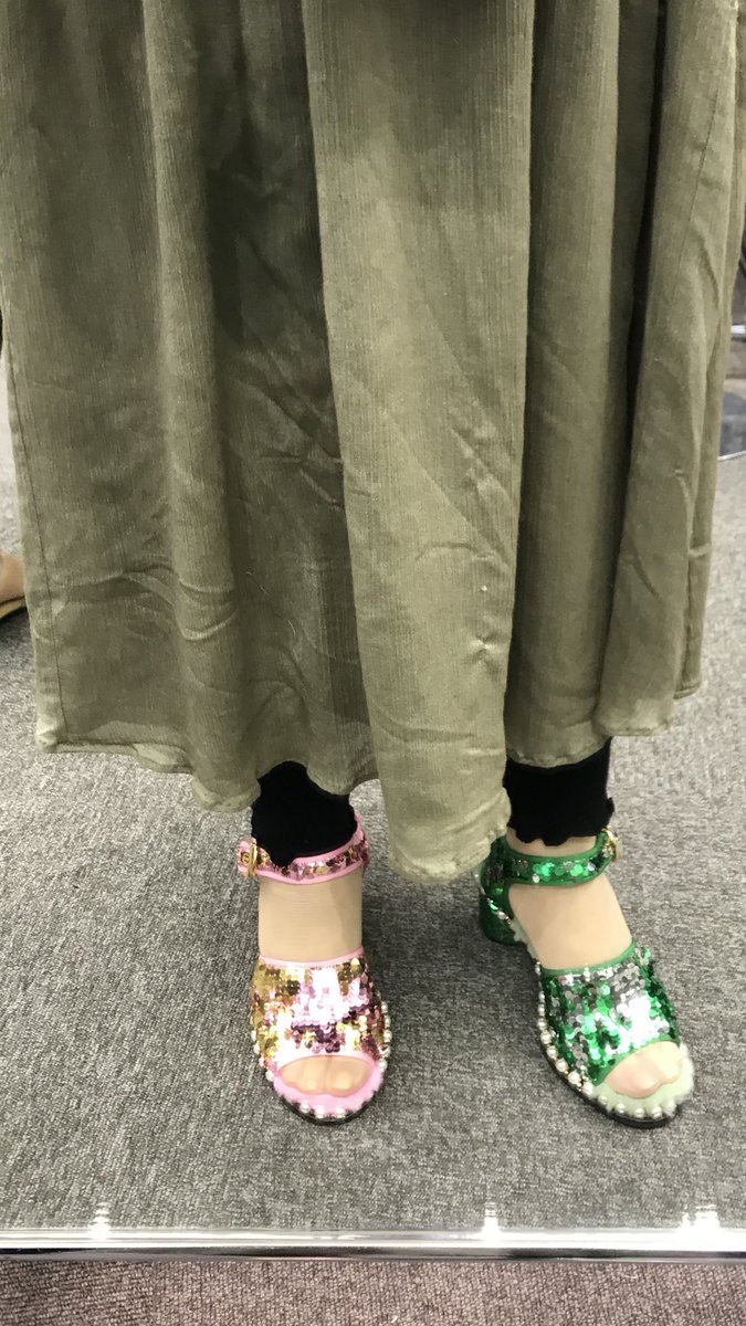 Toto美 در توییتر アラジンの映画を観てから 洋服の好みが変わってきちゃった F ー 可愛い サンダル ピンクとグリーン 迷って二足 色違いで買っちゃったぁー アラジンの世界 アラジンの洋服 色違いでサンダル買った アラブの大富豪